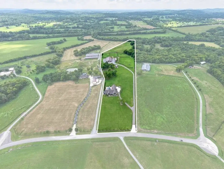 121 Wartrace Creek Rd, Wartrace, TN 37183 - #2