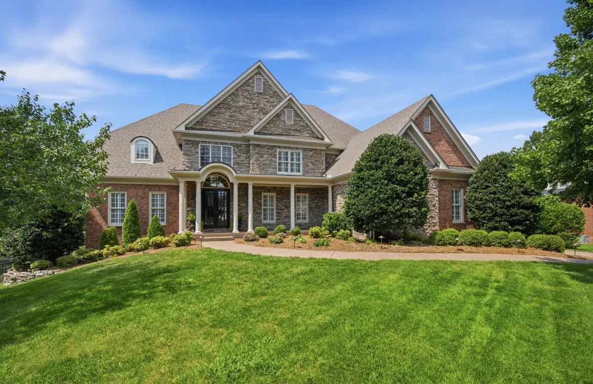 8218 Holly Rd, Brentwood, TN 37027 - #1
