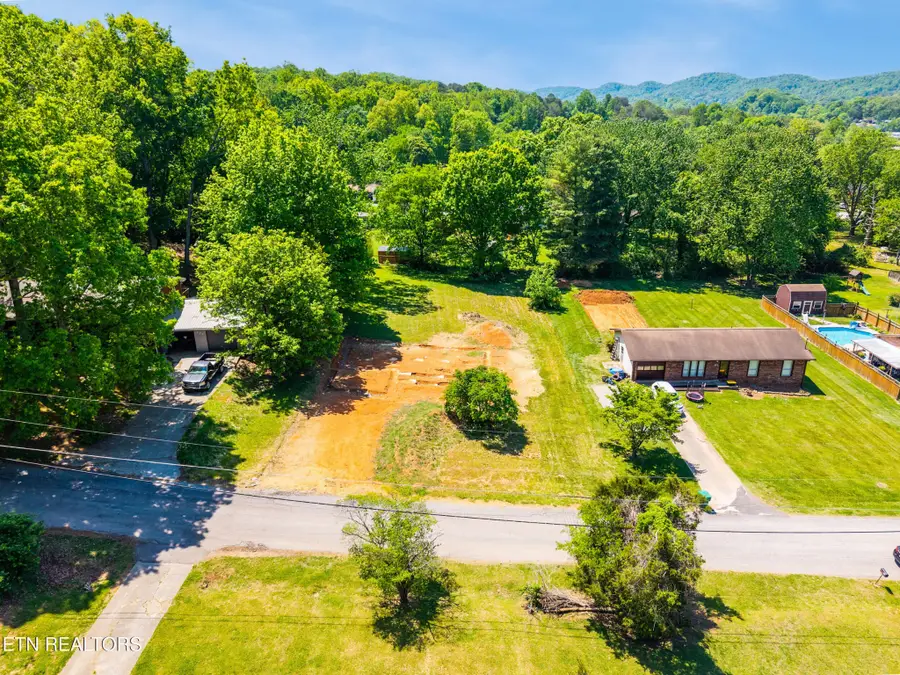 827 Walker Ave, Seymour, TN 37865 - #3