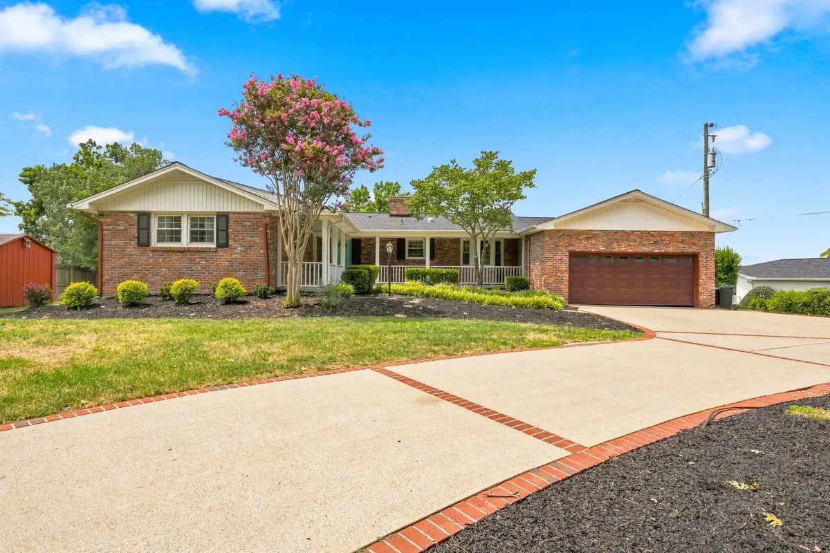 152 Cherokee Rd, Hendersonville, TN 37075 - #1