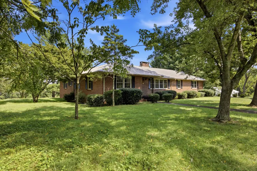 401 E Petty Lane, Winchester, TN 37398 - #3