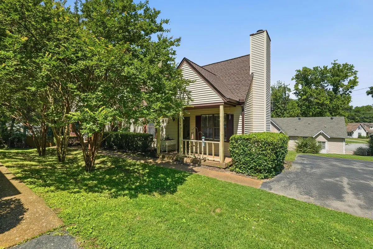 3201 E Lake Dr, Nashville, TN 37214 - #1