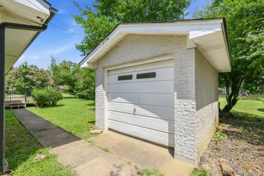 99 Lakewood Dr, Lexington, TN 38351 - #3