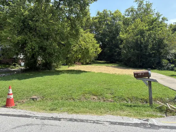 2017 Oakwood Ave, Nashville, TN 37207