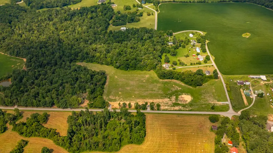 569 Highland Rd, Westmoreland, TN 37186 - #3