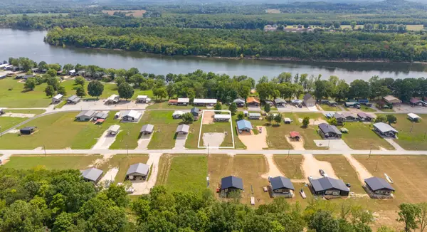1020 Wc Pickett, Clifton, TN 38425