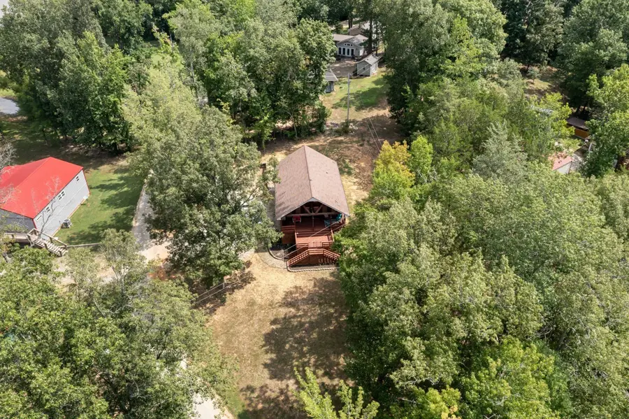 178 Cottage Cir, Linden, TN 37096 - #2