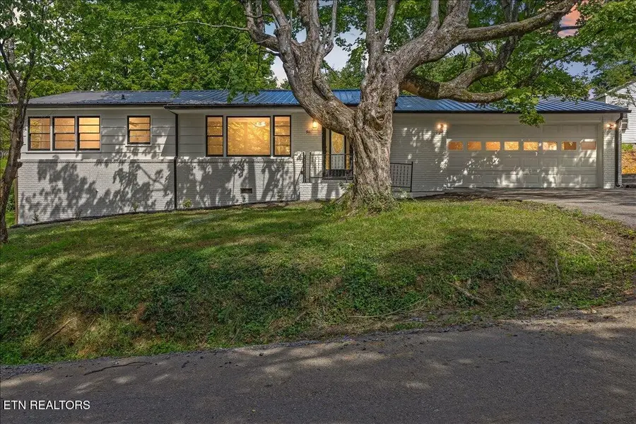 911 Georgia Ave, Athens, TN 37303 - #2