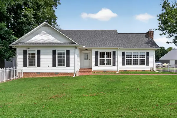 712 S College St, Smithville, TN 37166