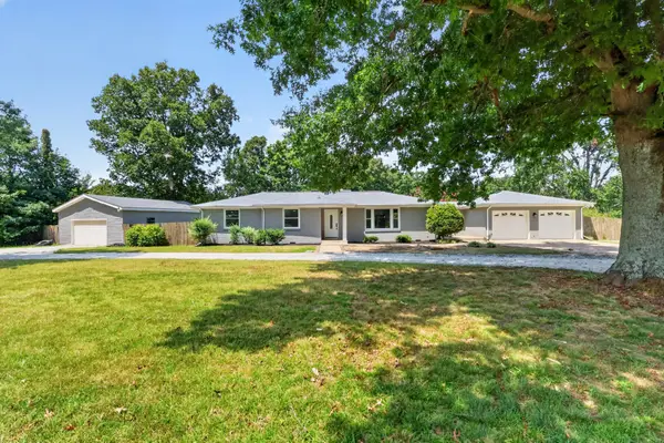 7302 Henry Dr, Fairview, TN 37062