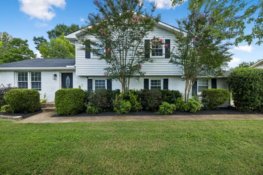 8072 Sawyer Brown Rd, Nashville, TN 37221 - #2