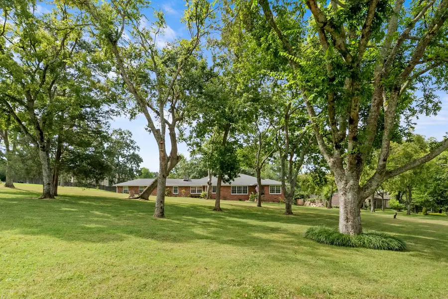 615 W Meade Dr, Nashville, TN 37205 - #3