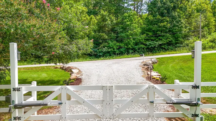 2395 Mecca Pike, Englewood, TN 37329 - #2