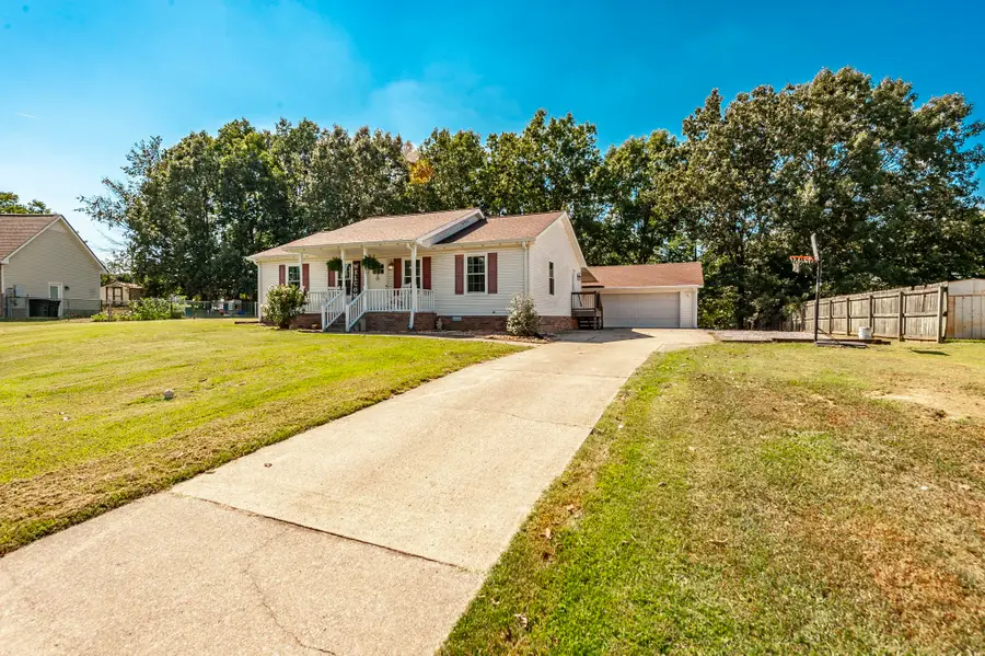 332 Forrest Dr, Greenbrier, TN 37073 - #2