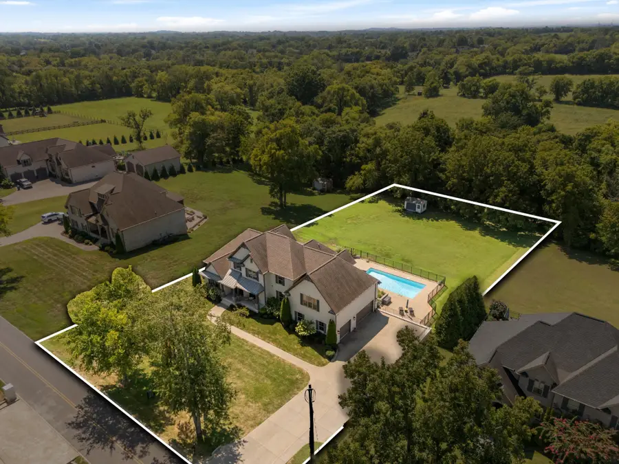 868 Douglas Bend Rd, Gallatin, TN 37066 - #2