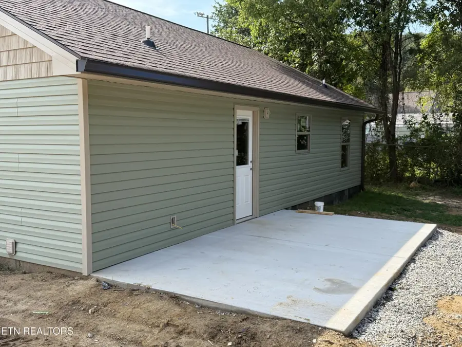 305 S Fowler St, Clinton, TN 37716 - #3
