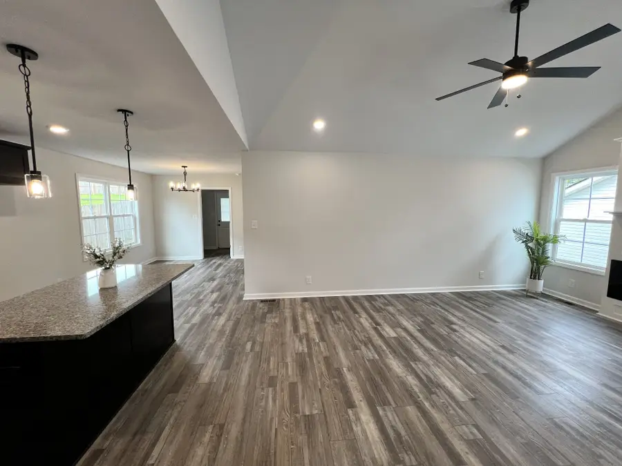 1154 Tybee Dr, Clarksville, TN 37042 - #3