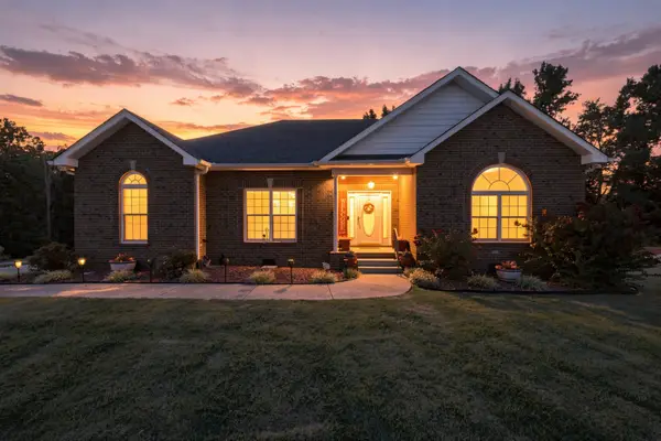 221 Allen Dr, Greenbrier, TN 37073
