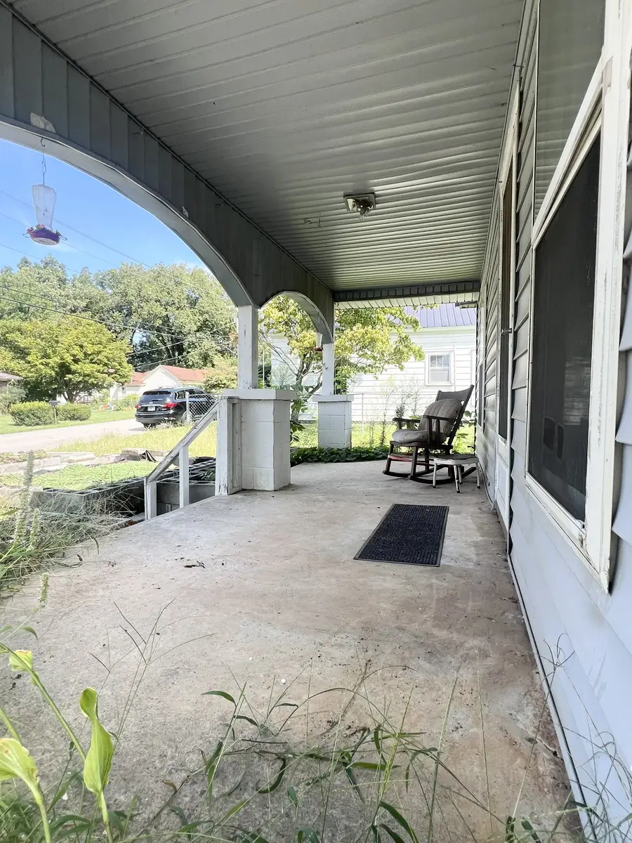 410 Elm St, Winchester, TN 37398 - #3
