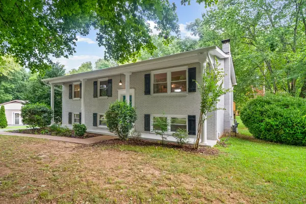 573 Rosehill Dr, Clarksville, TN 37042