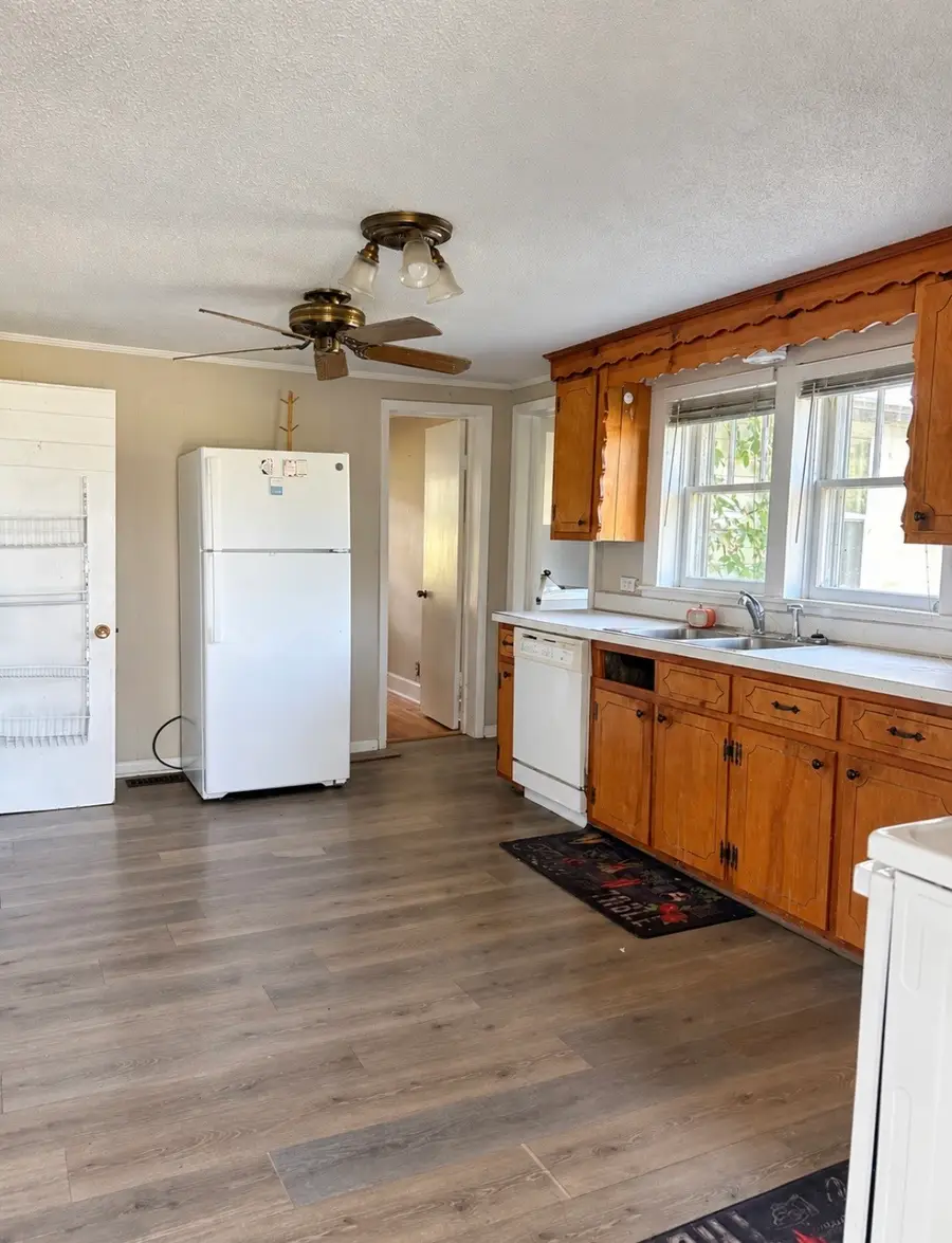 560 State Line Rd, Loretto, TN 38469 - #3