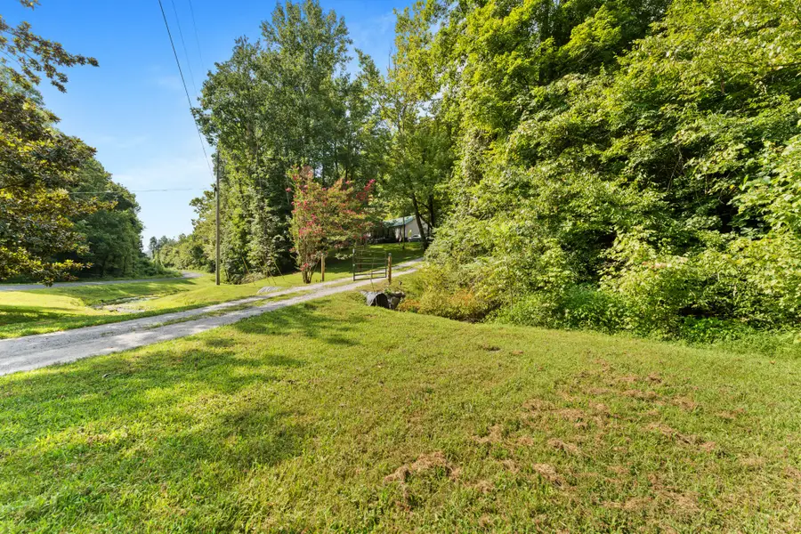 6461 Vestal Hollow Rd, Santa Fe, TN 38482 - #2