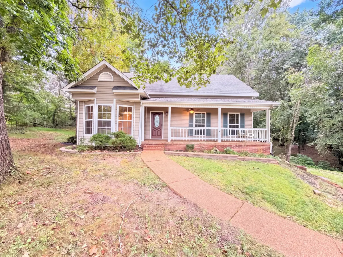 608 Beechtree Ct, Burns, TN 37029 - #1