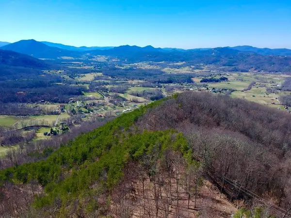 1 Ravens Den Way, Sevierville, TN 37862