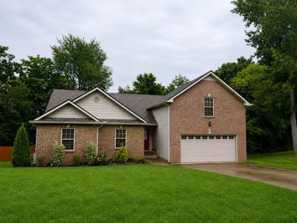 530 Glenstone Springs Dr, Clarksville, TN 37043