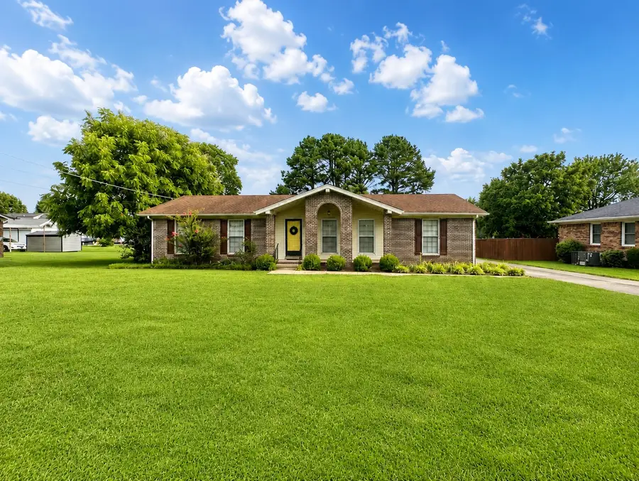 1008 Brindley Dr, Pulaski, TN 38478 - #2