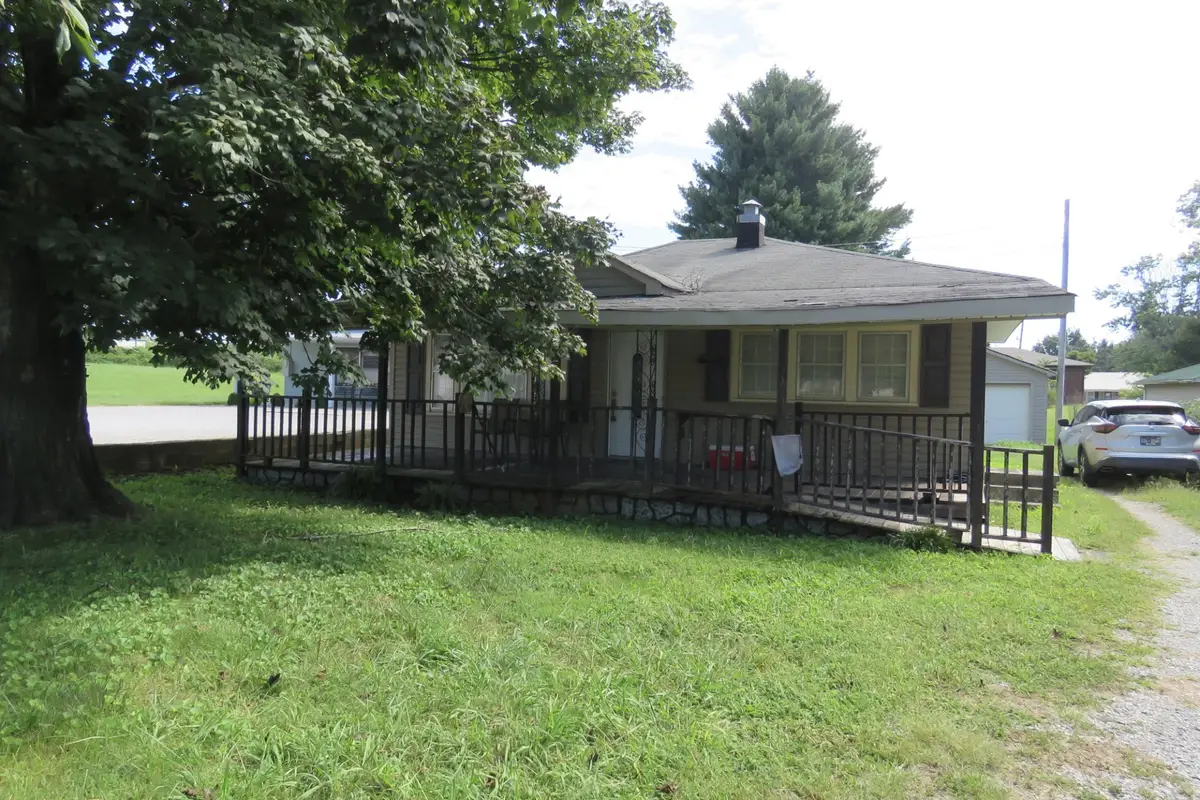 352 N Spring St, Sparta, TN 38583 - #1