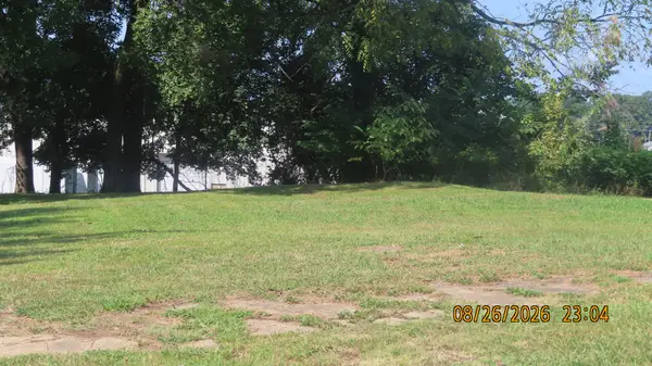 243 Oak St, Jackson, TN 38301