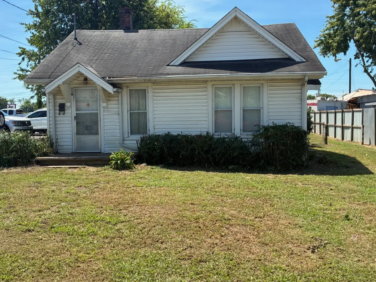 110 E 16th St, Columbia, TN 38401 - #1