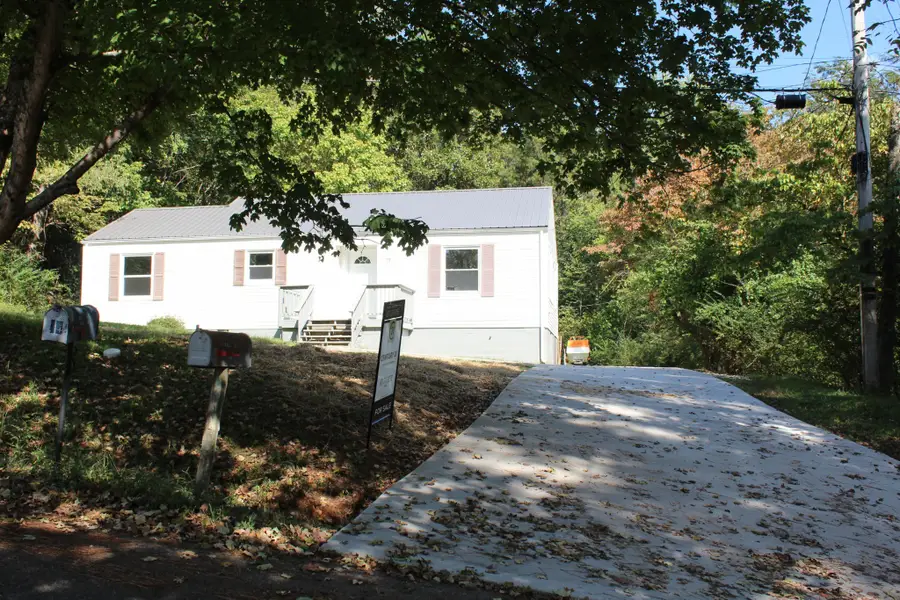 78 College St, Erin, TN 37061 - #2