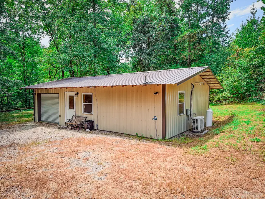 2195 Whiteoak Rd E, Clifton, TN 38425 - #3