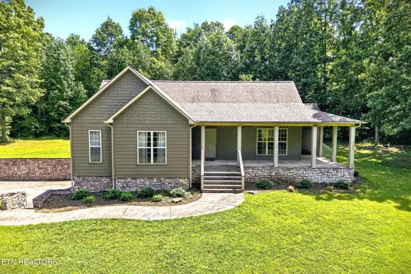813 Mayland Rd, Crossville, TN 38571