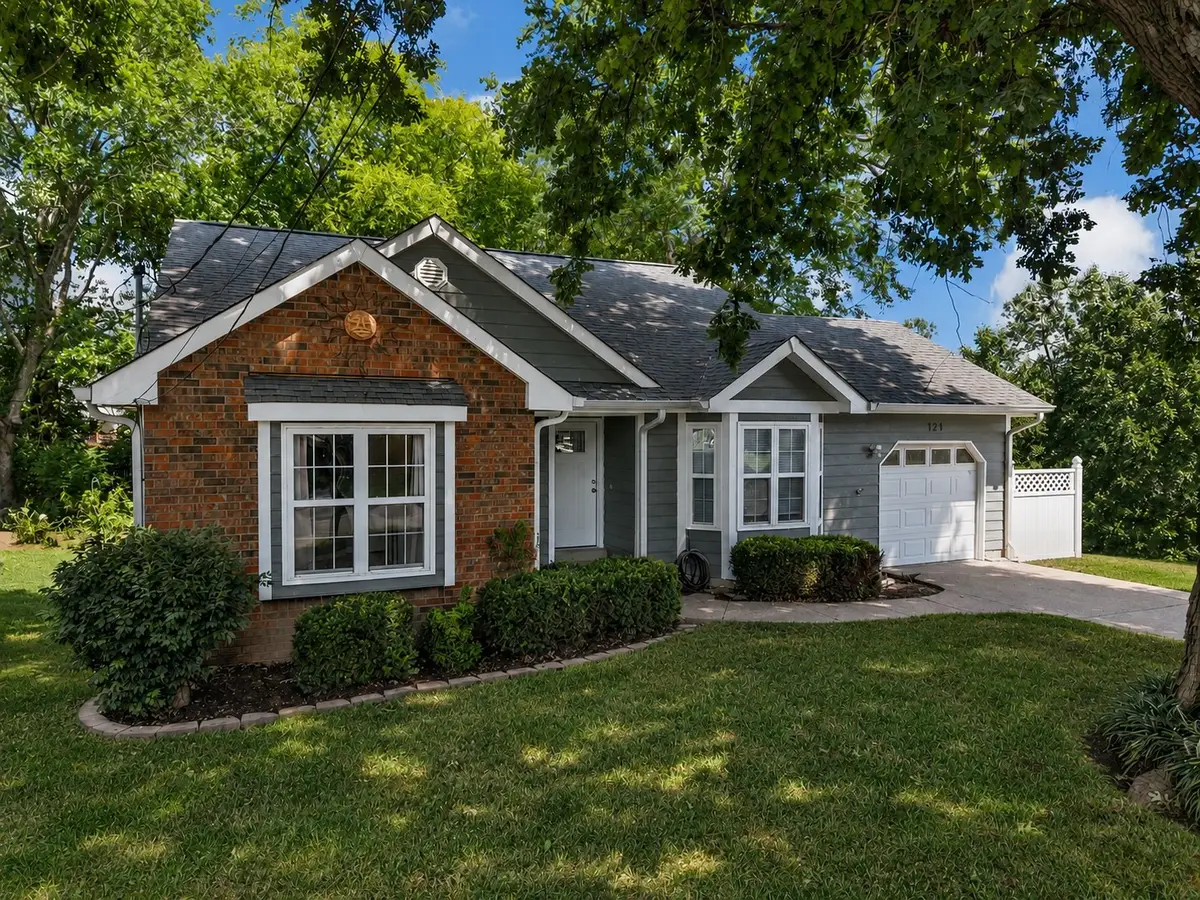121 Agee Cir E, Hendersonville, TN 37075 - #1