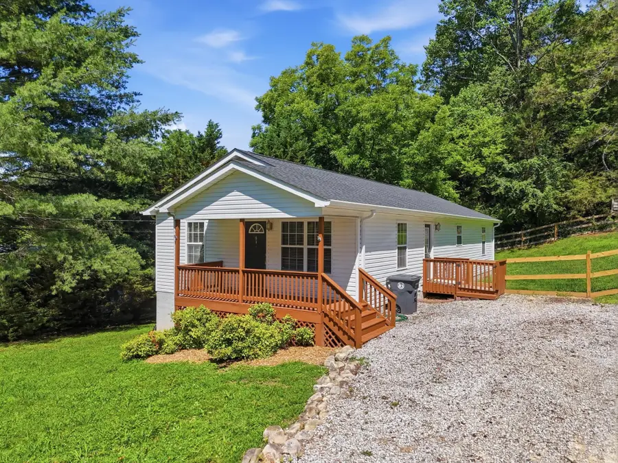 617 Bradley Avenue, La Fayette, GA 30728 - #2