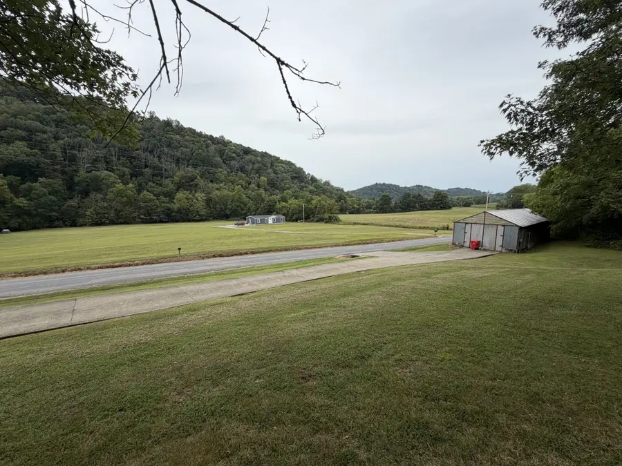 1840 Cedar Bluff Rd, Lafayette, TN 37083 - #3