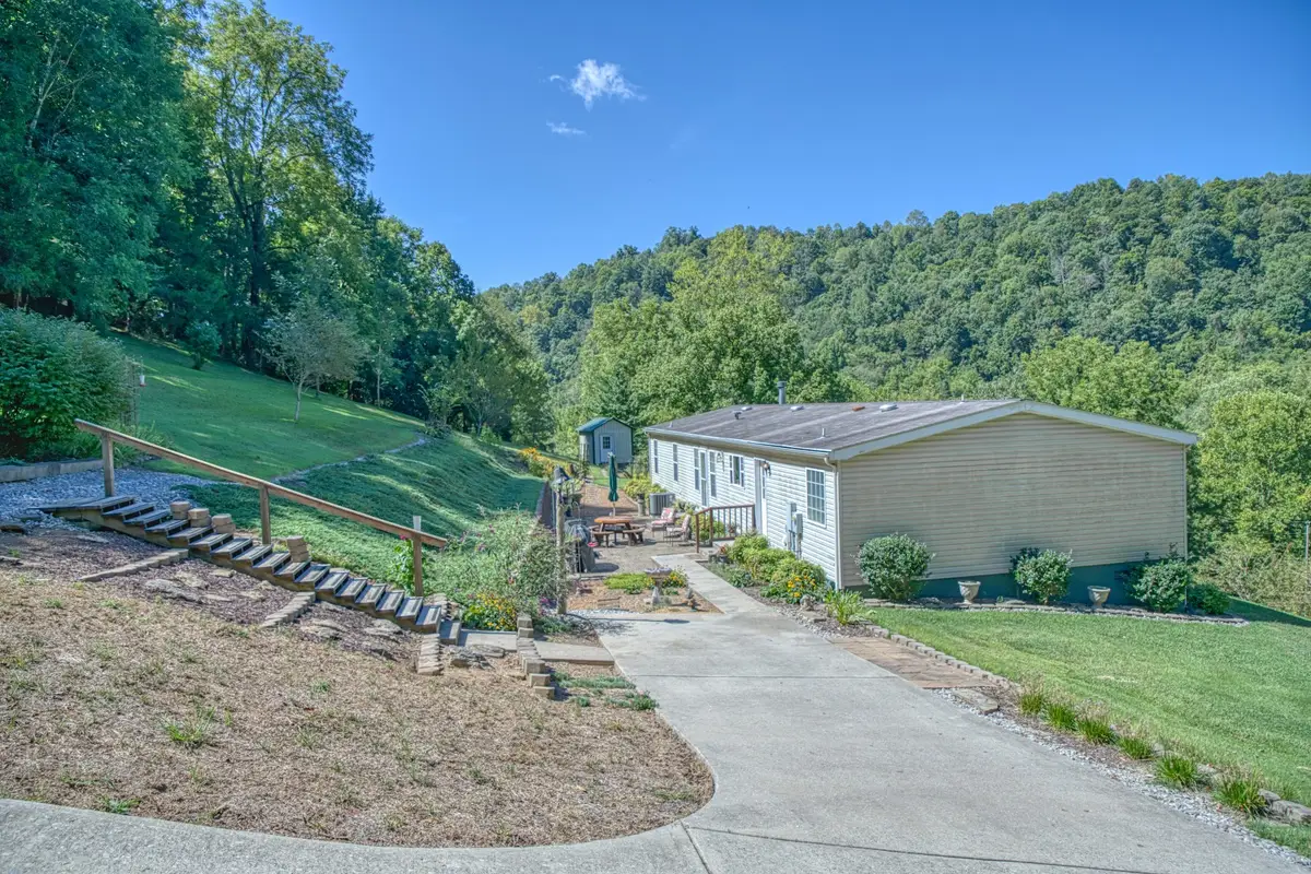 258 Knob Creek Rd, Celina, TN 38551 - #1