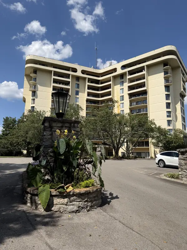 6666 Brookmont Ter #906, Nashville, TN 37205