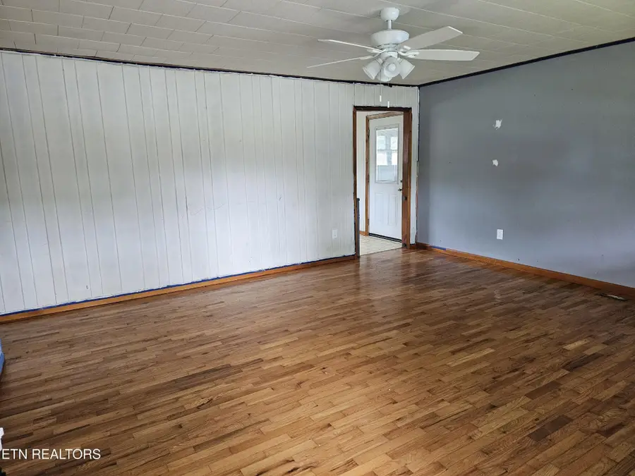306 Wilson Hurst St, Tazewell, TN 37879 - #3