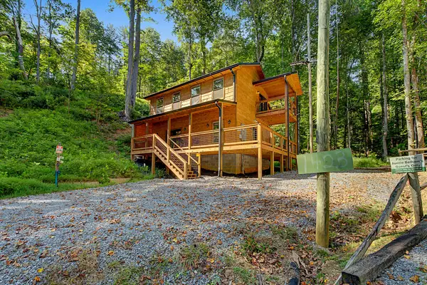 1423 School House Gap Rd, Sevierville, TN 37876