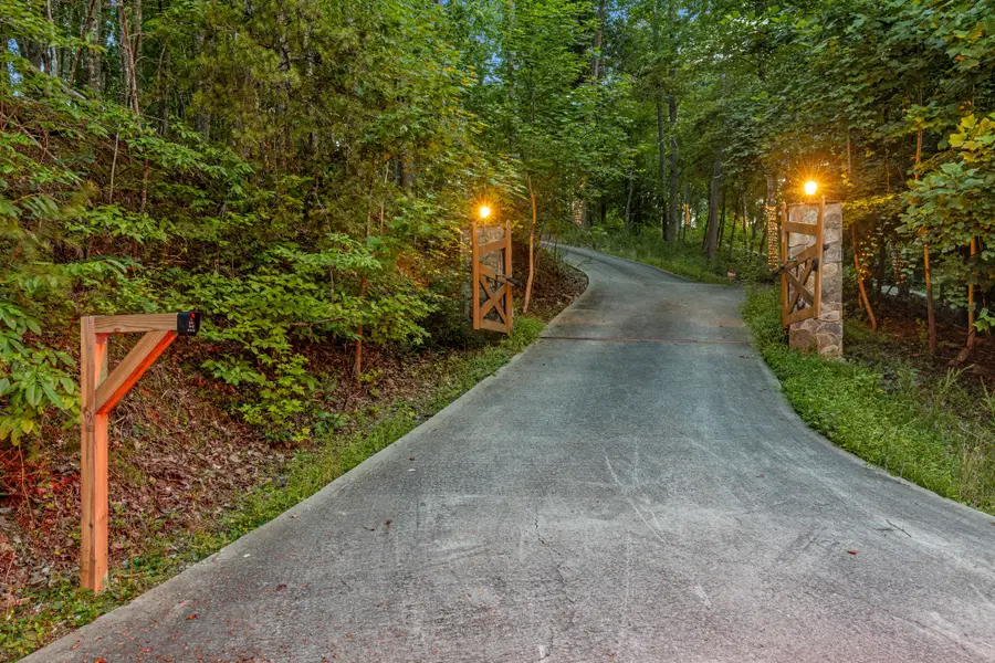 260 Lakeside Lodge Ln, Spring City, TN 37381 - #3