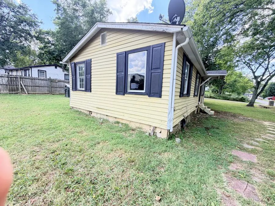 601 Demoss St, Gallatin, TN 37066 - #2