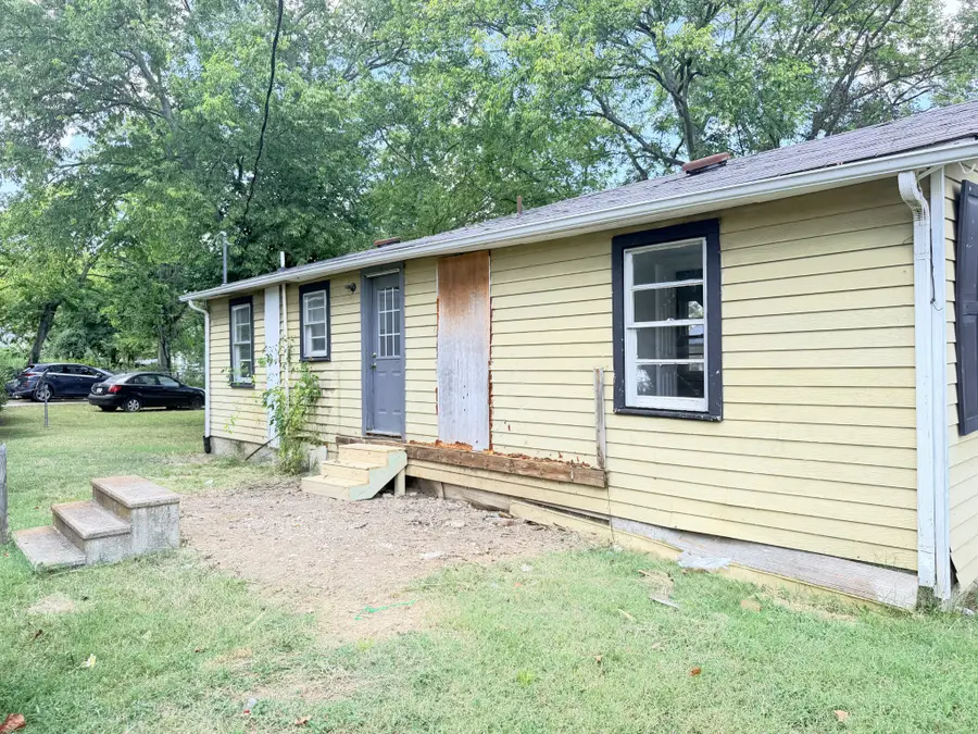 601 Demoss St, Gallatin, TN 37066 - #3