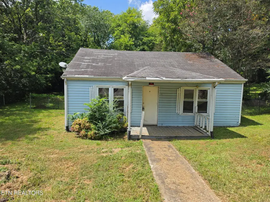 1602 N Jackson St, Athens, TN 37303 - #2