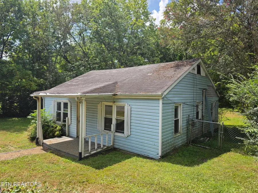 1602 N Jackson St, Athens, TN 37303 - #3