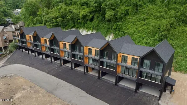 215 Circle Drive #Unit 2, Gatlinburg, TN 37738
