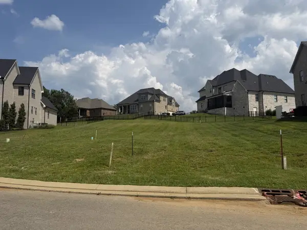 102 Wherry Ct, Hendersonville, TN 37075